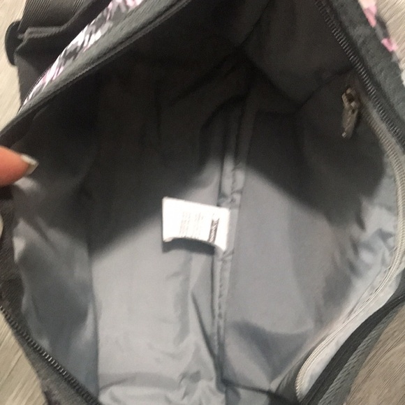 LeSportSac 2 Piece Set Houndstooth Pink, Gray, White Crossbody & matching Clutch - Picture 8 of 9